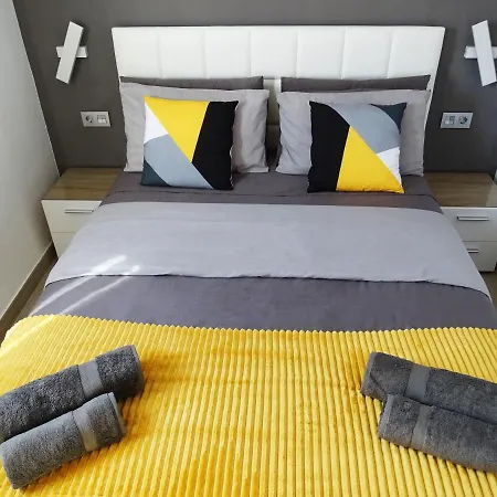 Americas Luxury Low-cost With Terrace & Views